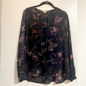 Lila Rose - floral v-neck blouse, size M